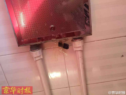 宿舍男厕出现摄像头