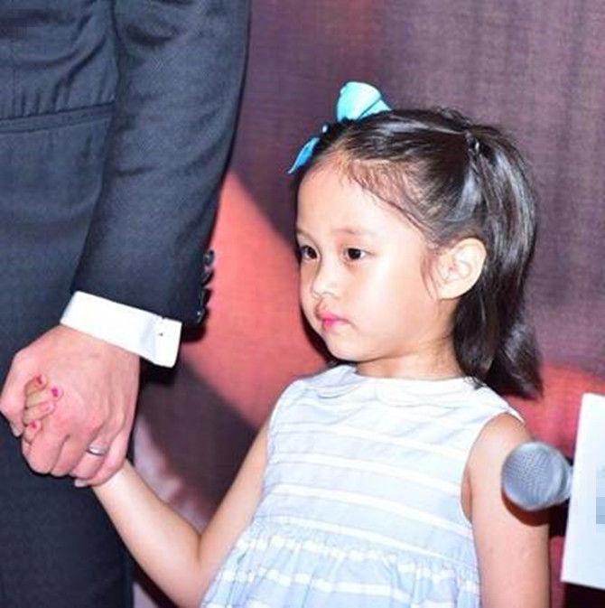孙俪晒女儿给自己拍的照片