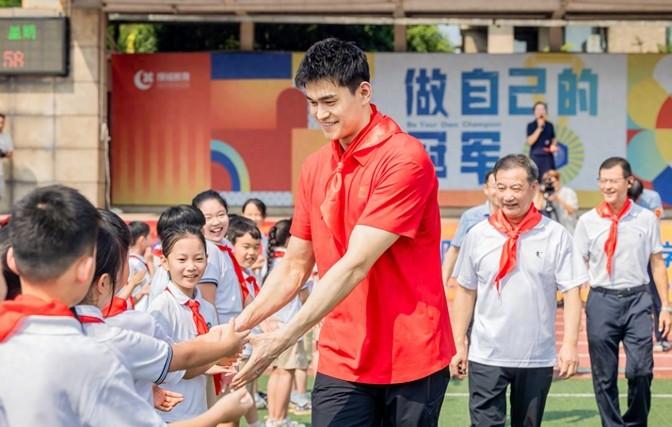 潘展乐终于游得比孙杨快了