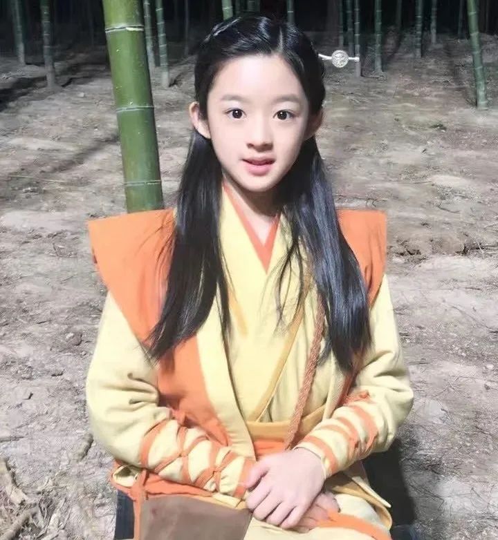姜尘力挺黄杨钿甜称中国人仇富？真相背后竟隐藏这些惊人细节！