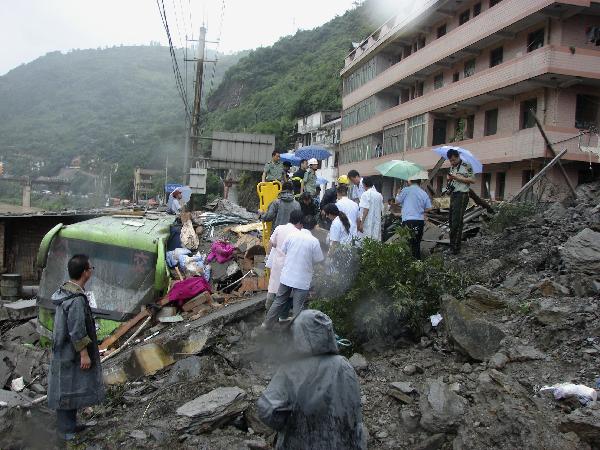 广西北流暴雨引发滑坡 有房屋被淹